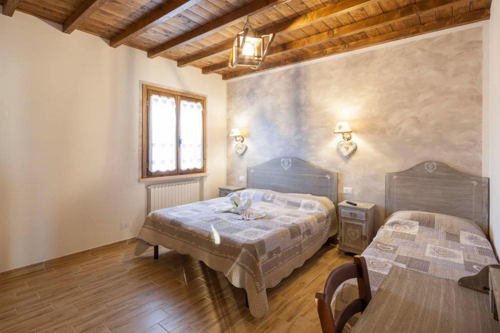 La Casa Delle Rondini Acomodação com café da manhã Roncoferraro Exterior foto