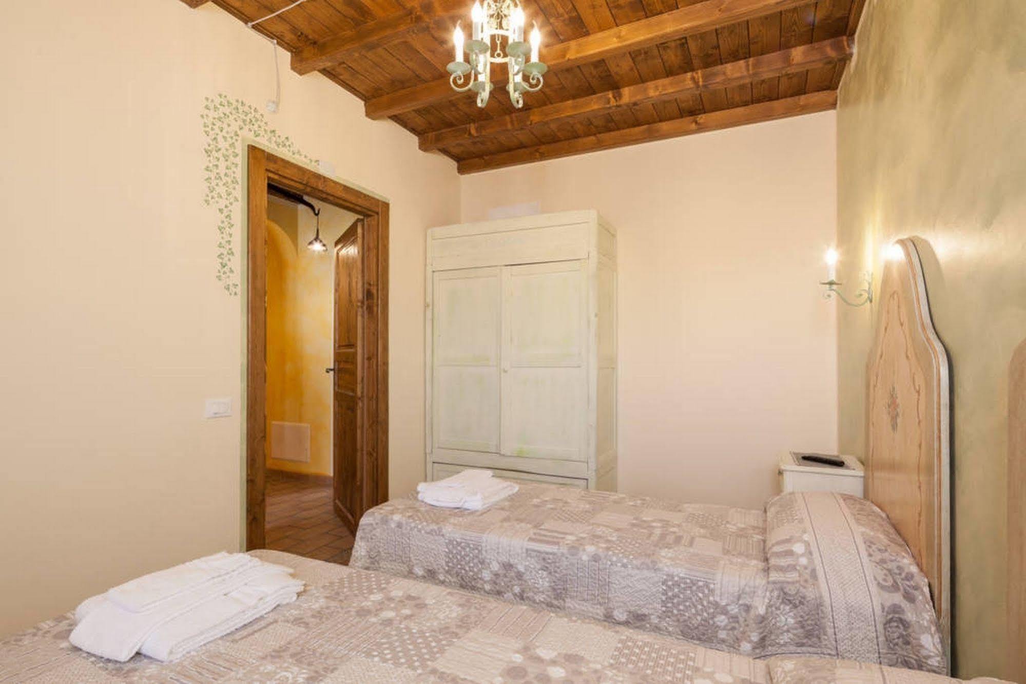 La Casa Delle Rondini Acomodação com café da manhã Roncoferraro Exterior foto