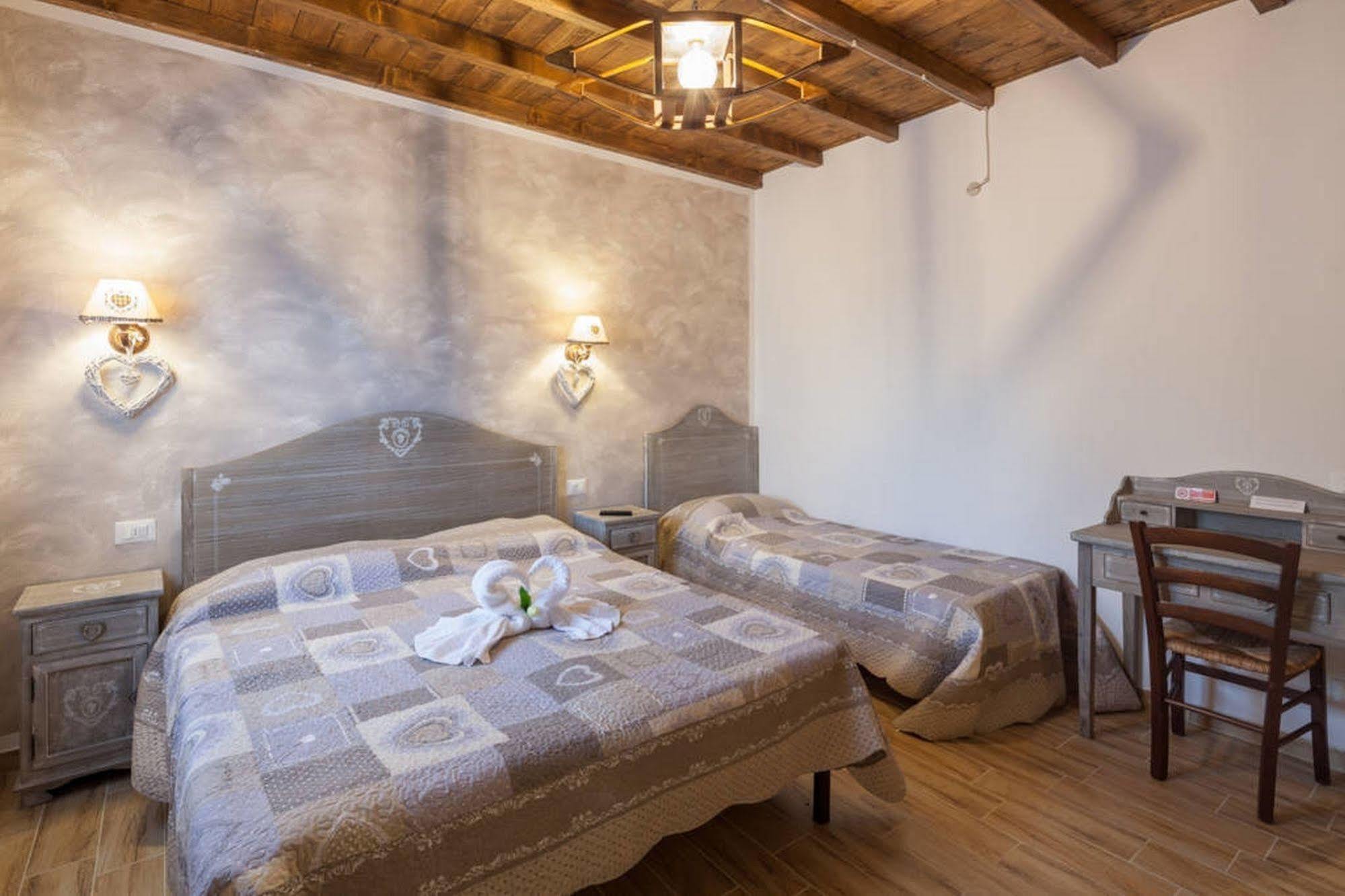 La Casa Delle Rondini Acomodação com café da manhã Roncoferraro Exterior foto