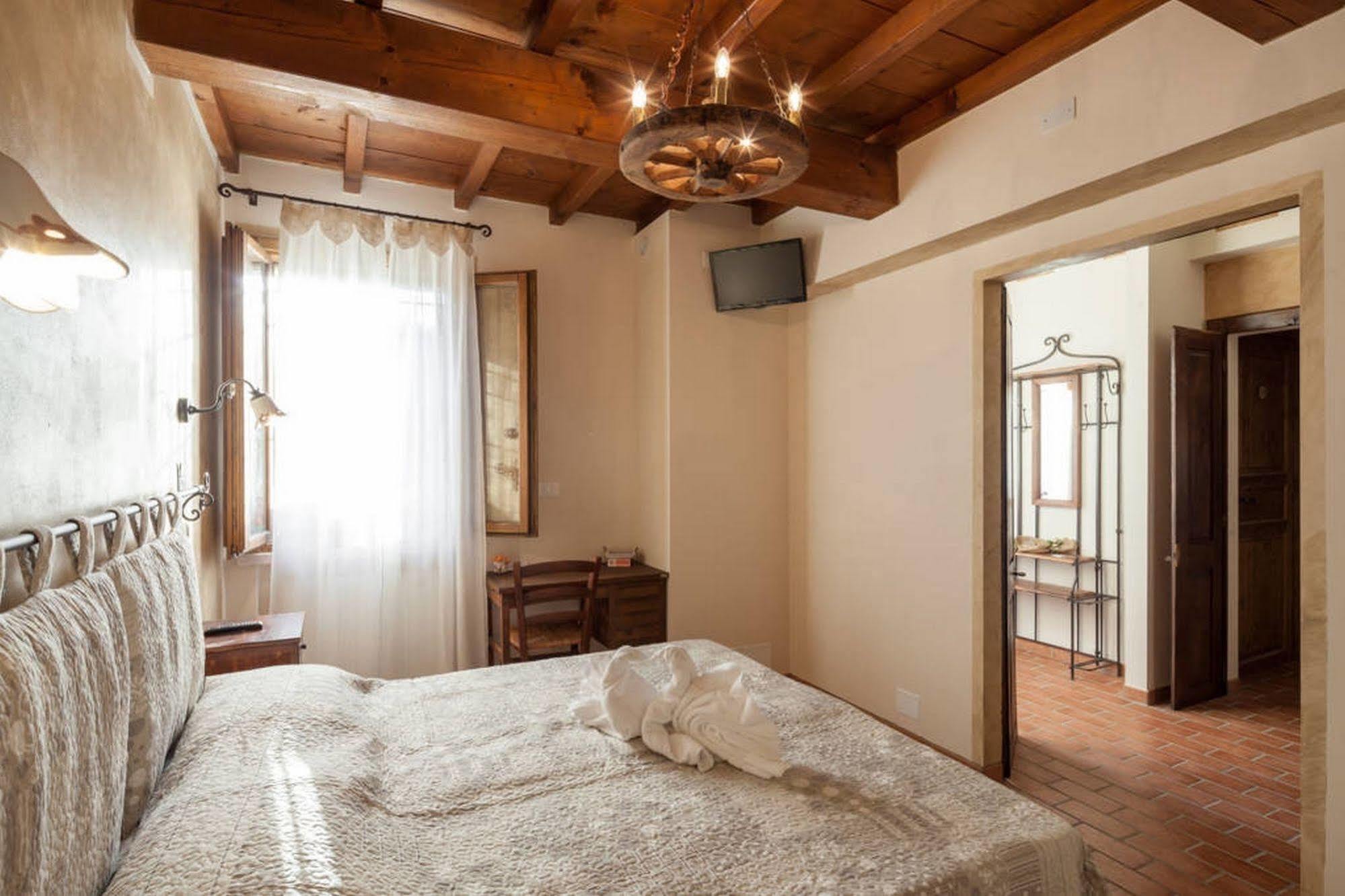 La Casa Delle Rondini Acomodação com café da manhã Roncoferraro Exterior foto