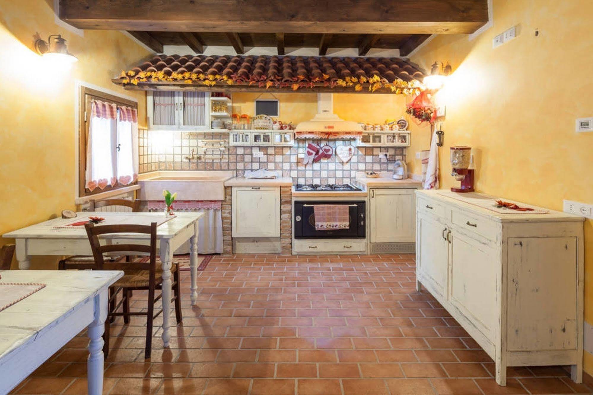 La Casa Delle Rondini Acomodação com café da manhã Roncoferraro Exterior foto