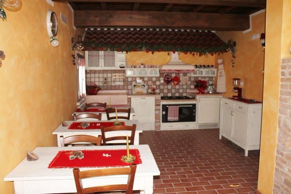 La Casa Delle Rondini Acomodação com café da manhã Roncoferraro Exterior foto