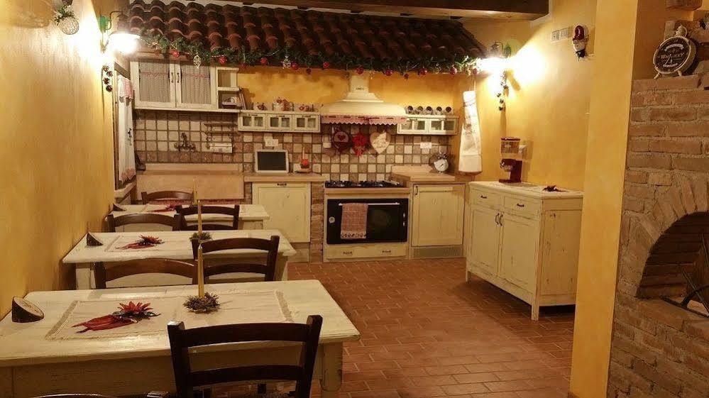 La Casa Delle Rondini Acomodação com café da manhã Roncoferraro Exterior foto